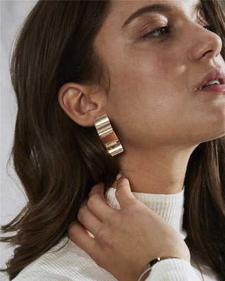 Wave Charm Earring leftcolumn