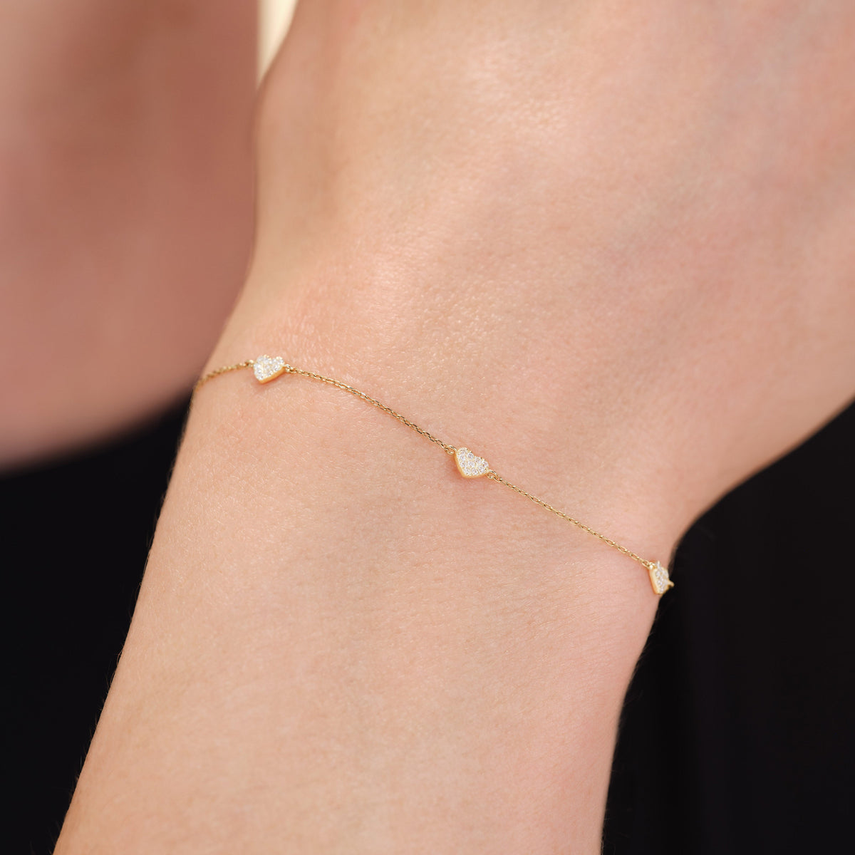 Bracelet Triple Heart Pave leftcolumn,