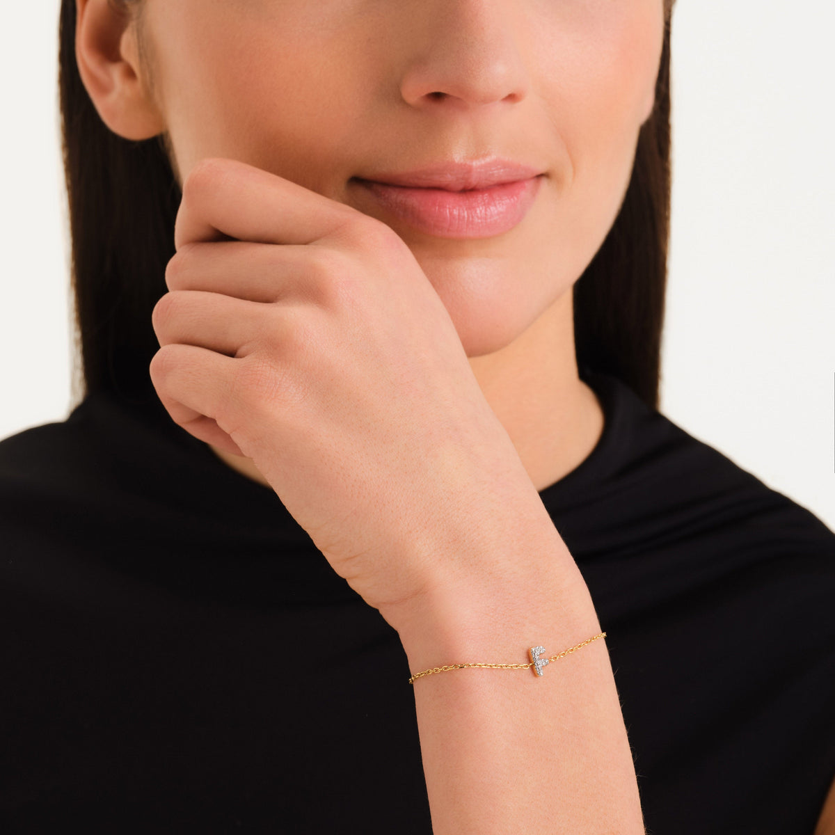 Bracelet lettre F avec cristaux leftcolumn