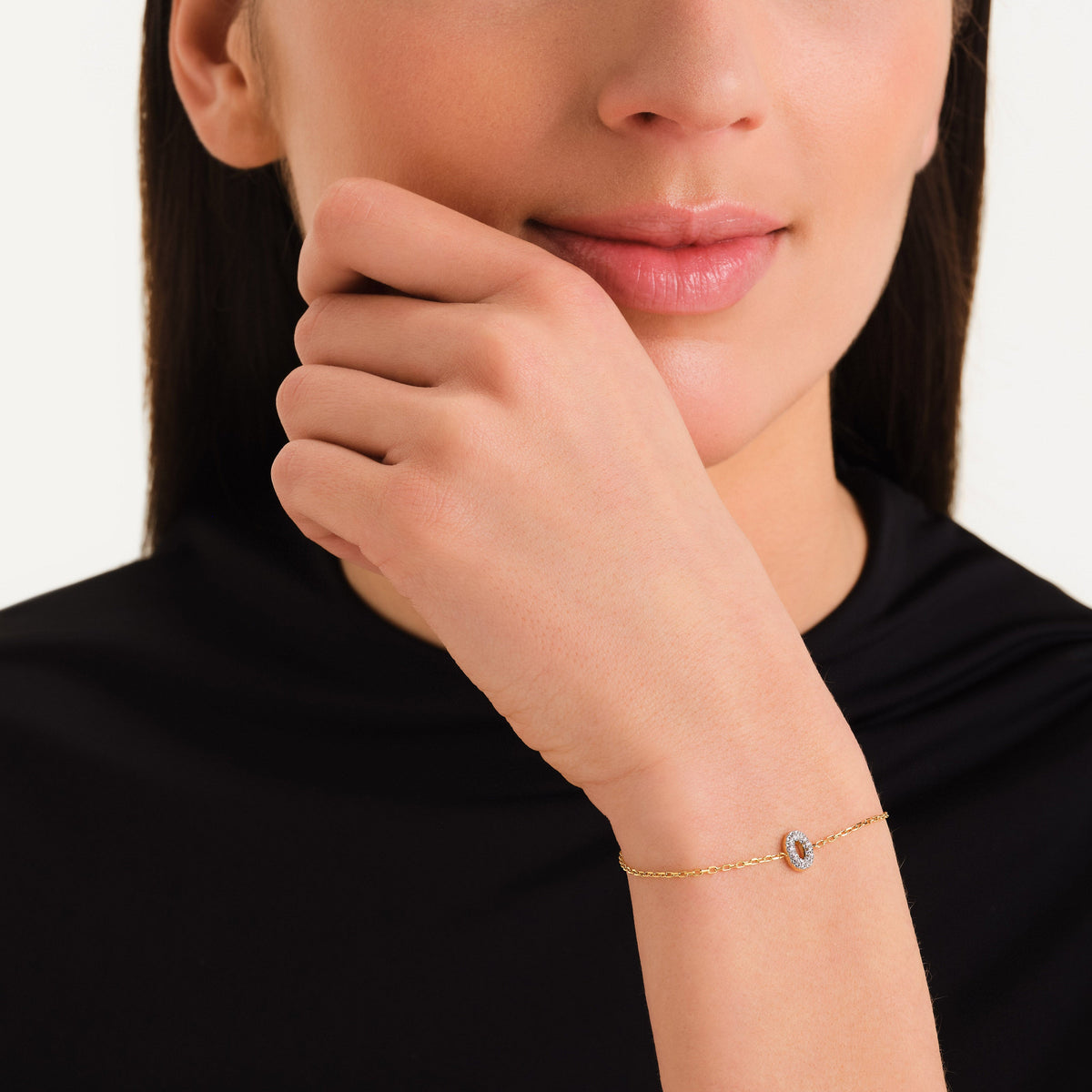 Bracelet lettre O avec cristaux leftcolumn
