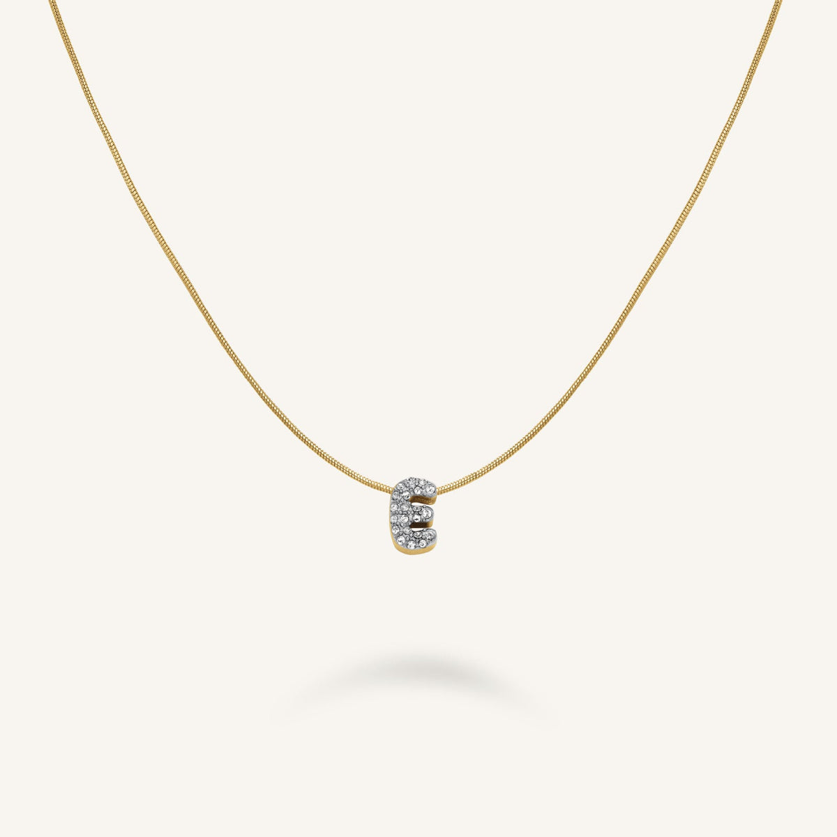 Collier lettre E avec cristaux leftcolumn