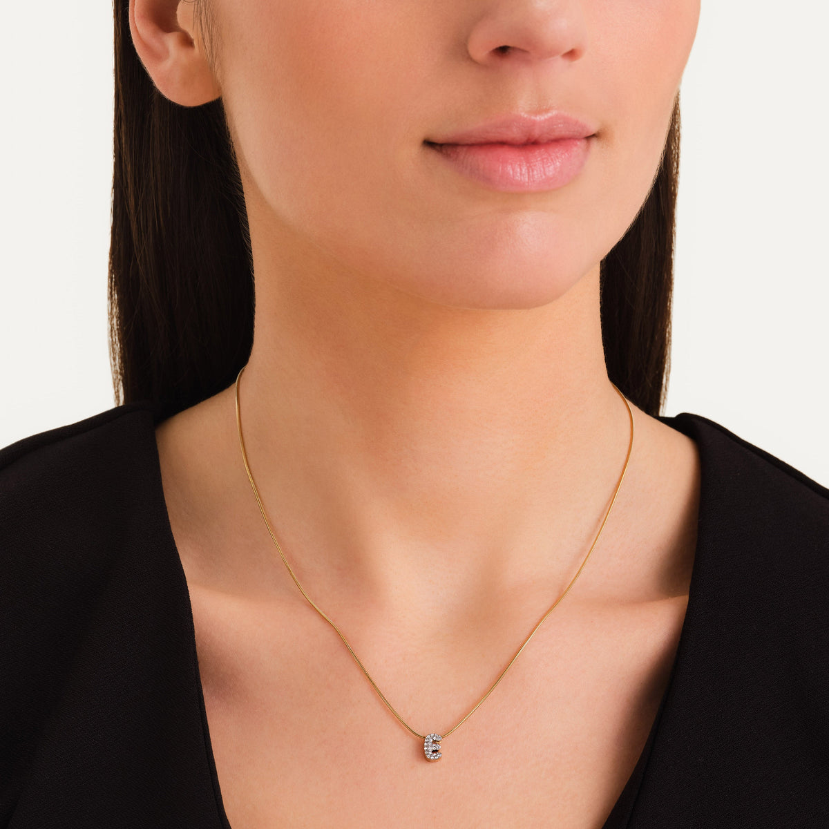 Collier lettre E avec cristaux leftcolumn