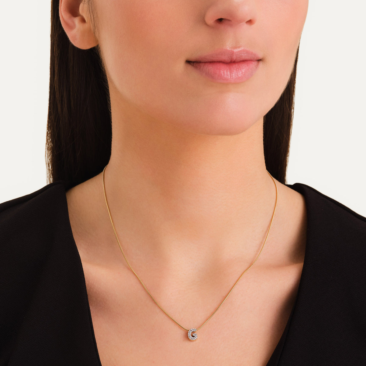 Collier lettre G avec cristaux leftcolumn