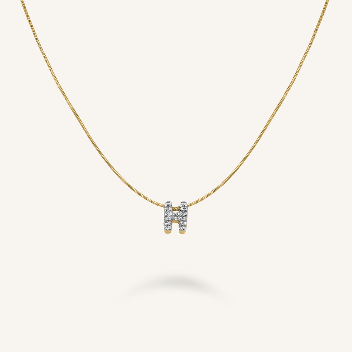 Collier lettre H avec cristaux leftcolumn