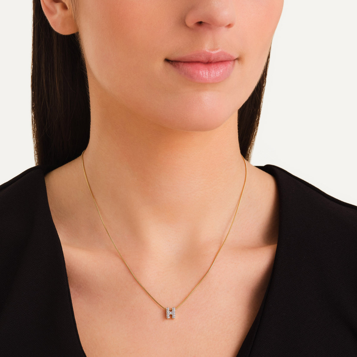 Collier lettre H avec cristaux leftcolumn