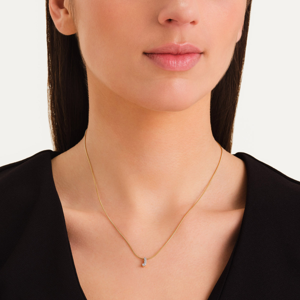 Collier lettre J avec cristaux leftcolumn
