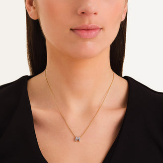 Collier lettre M avec cristaux leftcolumn