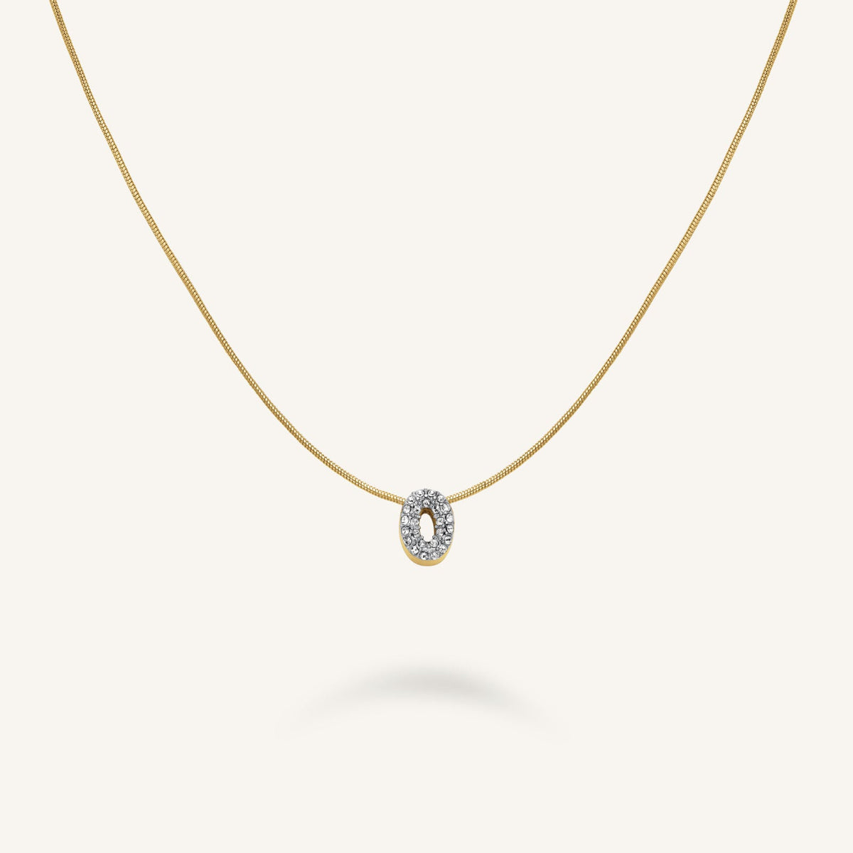 Collier lettre O avec cristaux leftcolumn
