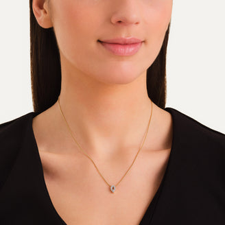 Collier lettre Q avec cristaux leftcolumn