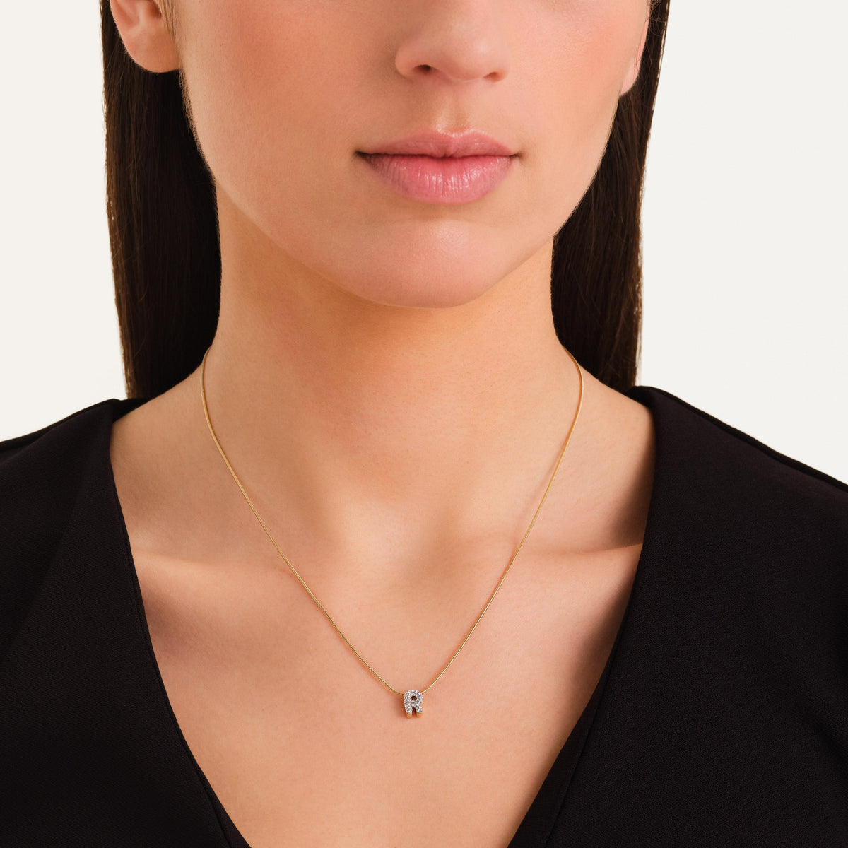 Collier lettre R avec cristaux leftcolumn