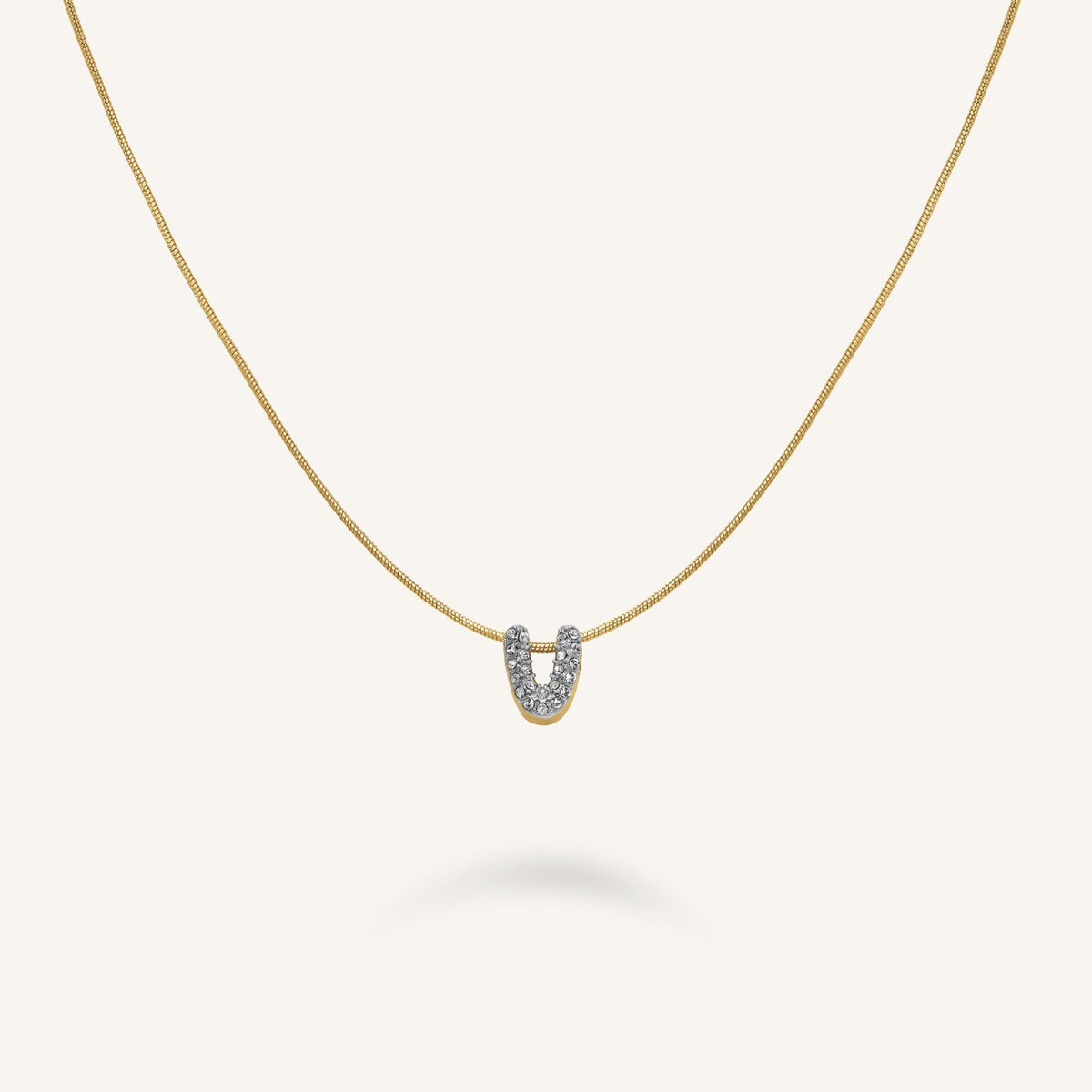 Collier lettre V avec cristaux leftcolumn