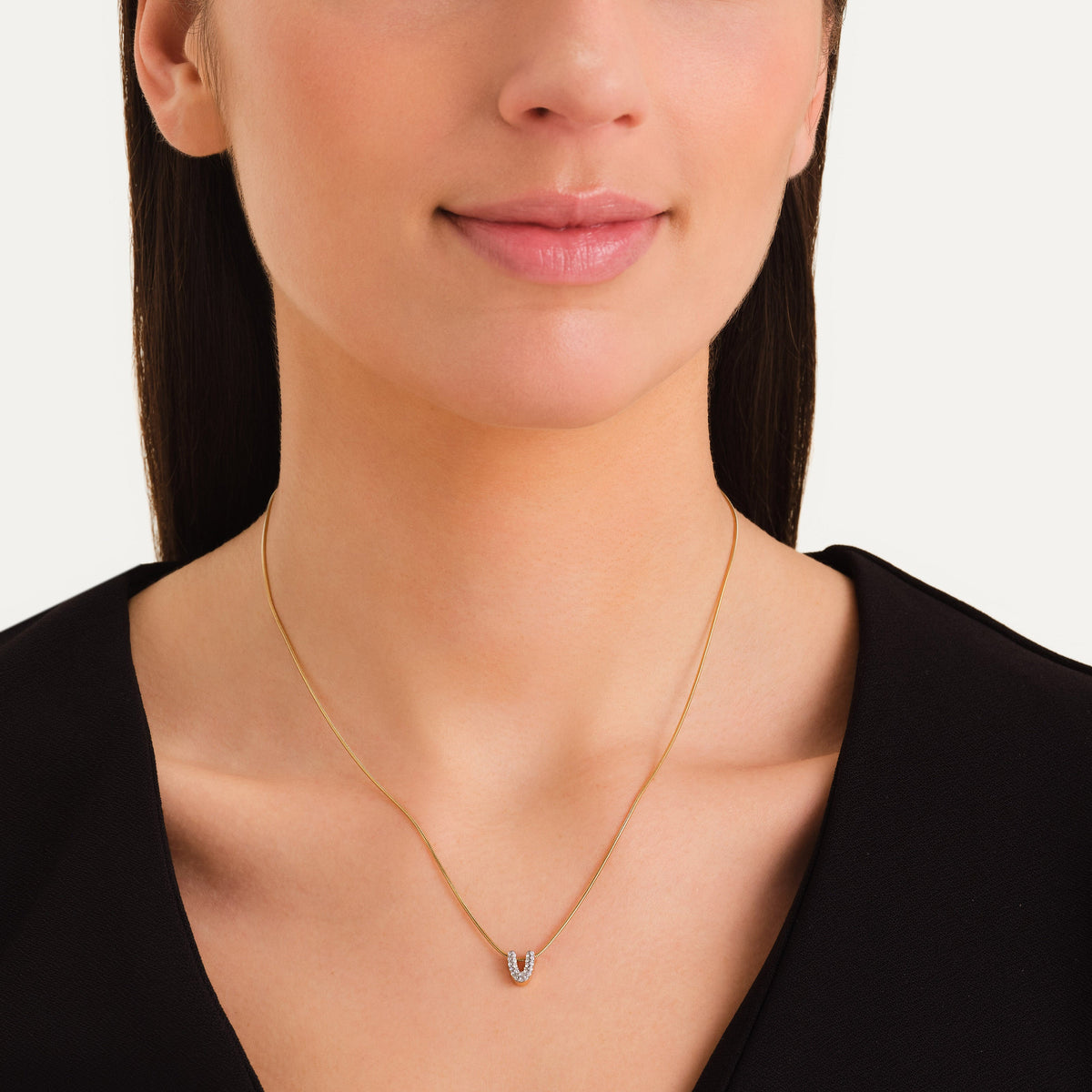 Collier lettre V avec cristaux leftcolumn