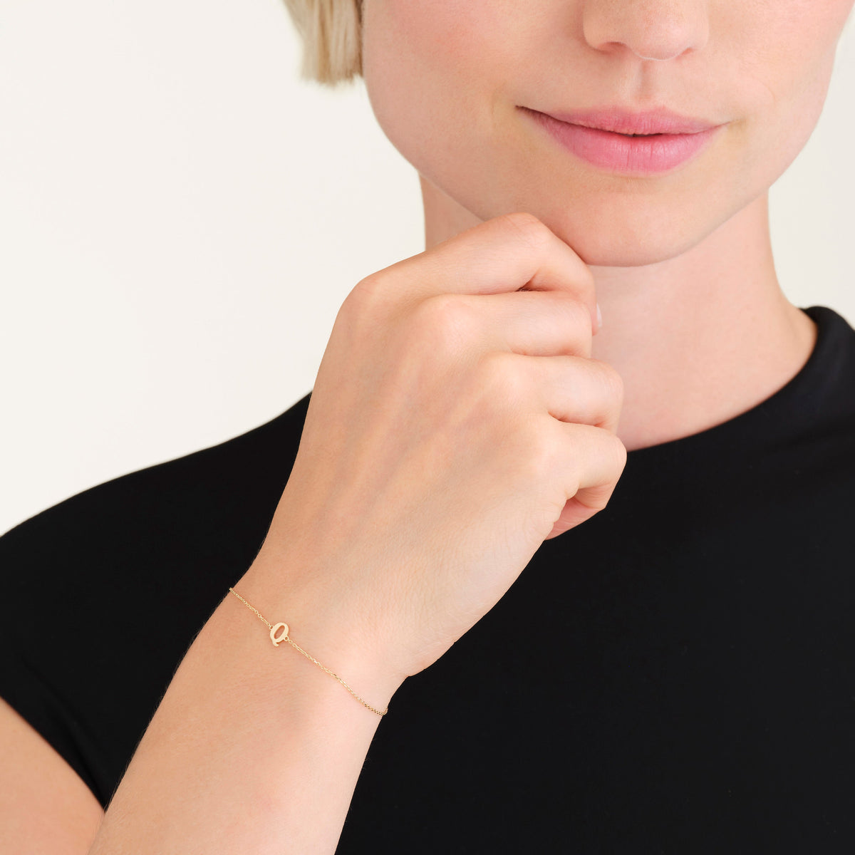 Bracelet Initiale Q leftcolumn