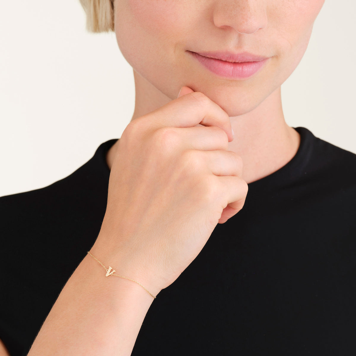 Bracelet Initiale V leftcolumn