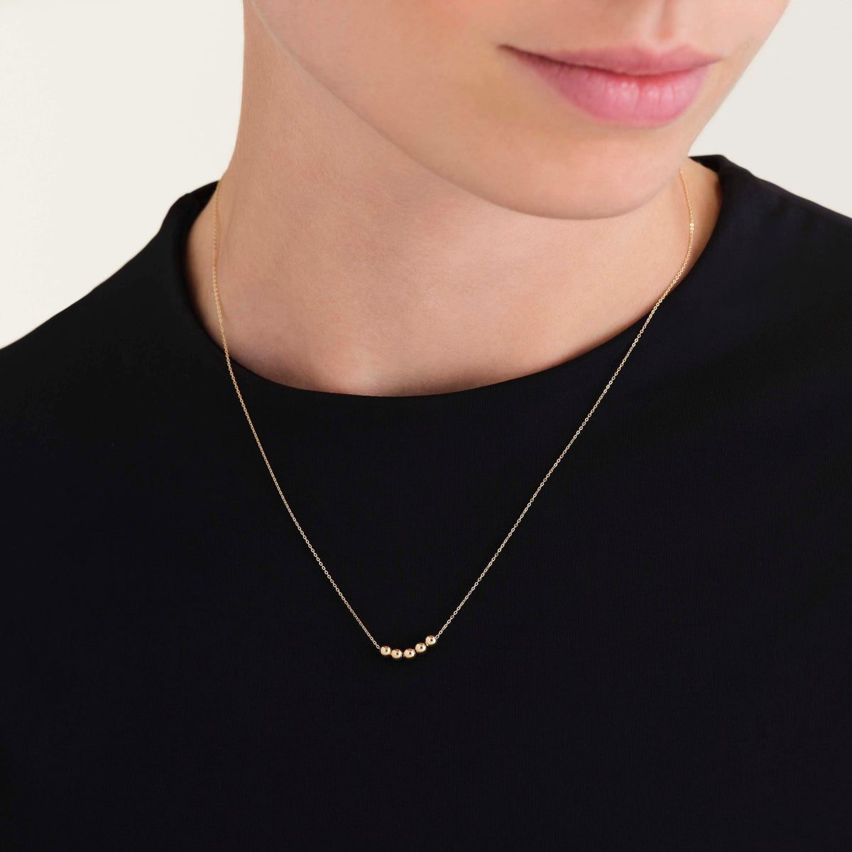 Collier 5 Billes leftcolumn