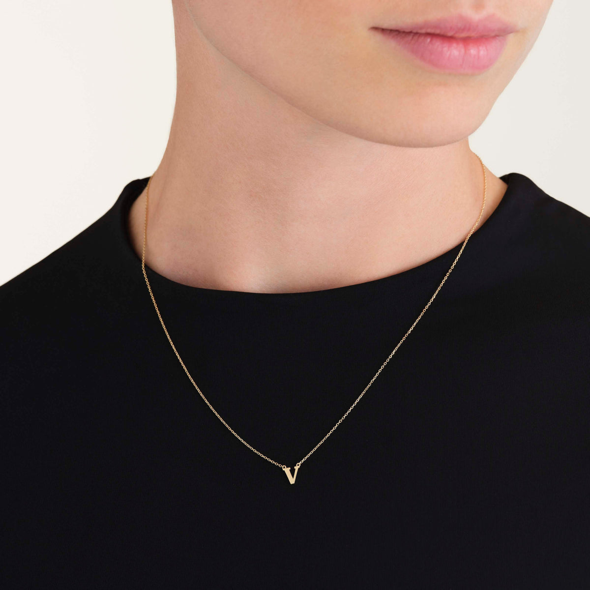 Collier Initiale V leftcolumn